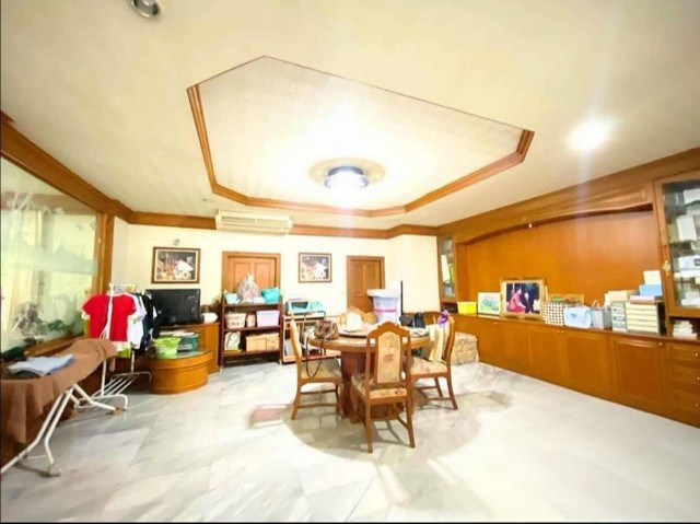 ขายบ้าน2ชั้น หมู่บ้านปรีชา ศรีนครินทร์-หนามแดง ตกแต่งภายในทั้งหลัง มีห้องใต้หลังคา