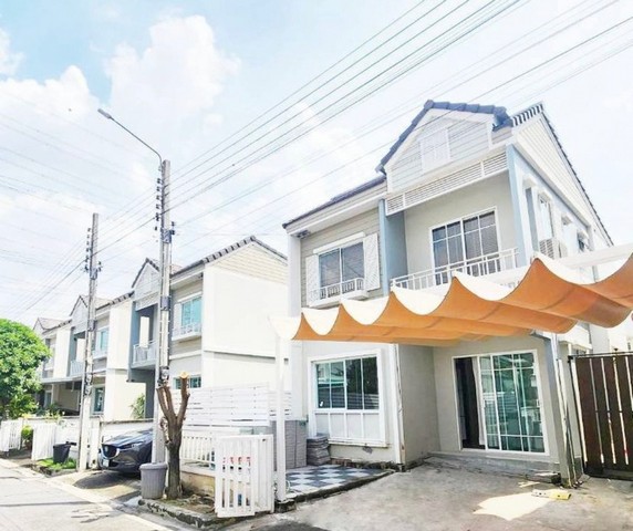 LV52961 ให้เช่า เดอะวิลเลจบางนา กม.8 ใกล้เมกาบางนา เฟสต้นเข้าซอยไม่ลึก ใกล้ทางด่วน (บางนา-ตราด)ราคาเช่า :  บ้านเปล่า 23,000 บาท/เดือน   /  พร้อมเฟอร์นิเจอร์ 27,000 บาท/เดือน   ที่ตั้ง : ถนนกาญจนาภิเษก เขตบางนา กรุงเทพ 10260ชื่อโครงการ : เดอะ วิลเลจ บางนา / THE VILLAGE BANGNAรายละเอียด :- หลังมุมติดสวน โปร่งสบาย- 4 ห้องนอน - 2 ห้องน้ำ- ชุดครัว- แอร์ 3 เครื่อง- เครื่องทำน้ำอุ่น / Rain Shower- 2 ที่จอดรถ(หมู่บ้านดีมากค