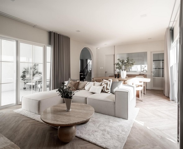 ขาย / ให้เช่า บ้านเดี่ยว วิลลาจจิโอ 3 ศรีนครินทร์-บางนา  ( Villaggio 3 Srinakarin-Bangna )  ขนาด 84 ตร.ว. บ้านมุม ตกแต่งสวย ใกล้ Mega Bangnaที่ตั้ง: ถ.เลียบคลองหลวงแพ่ง ต.บางแก้ว อ.บางพลี จ.สมุทรปราการ 10540รายละเอียด- บ้านเดี่ยว 2 ชั้น- เนื้อที่ 84 ตร.ว. พื้นที่ใช้สอย 227 ตร.ม.- 4 ห้องนอน 5 ห้องน้ำ- ทิศเหนือ วิวสวน- ตกแต่งสวย เฟอร์นิเจอร์ครบจุดเด่น- ทำเลมีศักยภาพ- ใกล้ รถไฟฟ้าสายสีเหลือง สถานีศรีเอี่ยม- ใกล้ รถไ�