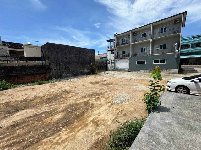 ขายที่ดิน 1ไร่ 1งาน 6.2ตรว พิกัดที่ดินทำเลใจกลางเมือง ใกล้หอนาฬิกาวงเวียนสุรินทร์เมืองภูเก็ต พร้อม อาคาร 3หลัง และ บ้าน