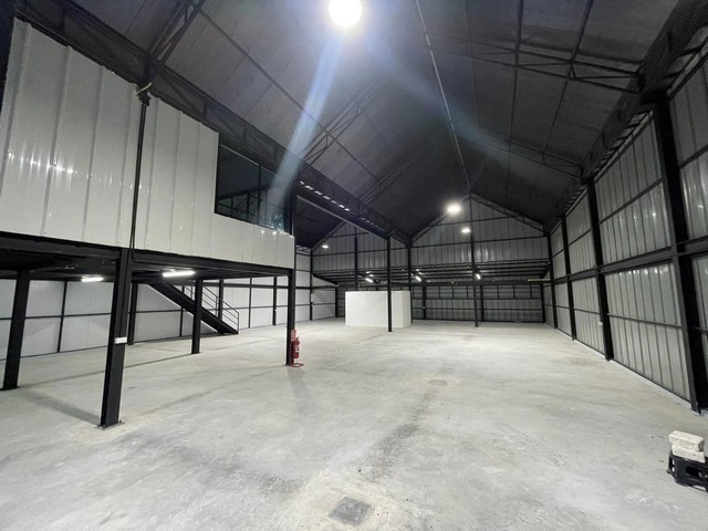 ให้เช่าโกดัง นวลจันทร์ รามอินทรา เกษตร-นวมินทร์ ใกล้ เลียบทางด่วน เอกมัย-รามอินทรา