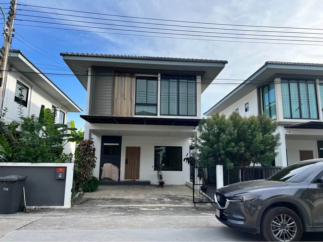 Agent Postขายบ้านแฝดสไตล์บ้านเดี่ยว2ชั้น โครงการ ภัทรีดา อเวนิว รังสิต-คลอง 2/2(Patreeda Avenue Rangsit-Klong 2/2)โซน รังสิต-คลอง2ที่ตั้ง ซอย รังสิต-นครนายก 31 คลองสอง อำเภอคลองหลวง ปทุมธานี 12120เนื้อที่ 42.8 ตรว.พื้นที่ใช้สอย 145.00 ตรม.4ห้องนอน 3ห้องน้ำ 1ห้องครัว 2ที่จอดรถบ้านหันหน้าทางทิศเหนือครอบครองครบ3ปี แล้วค่ะ ราคาขาย 4 ลบ **ค่าธรรมเนียมโอนคนละครึ่ง**หากไม่ผ่าน รับผ่อนตรงเจ้าของ ขายดาว 3 แสน ทำเร