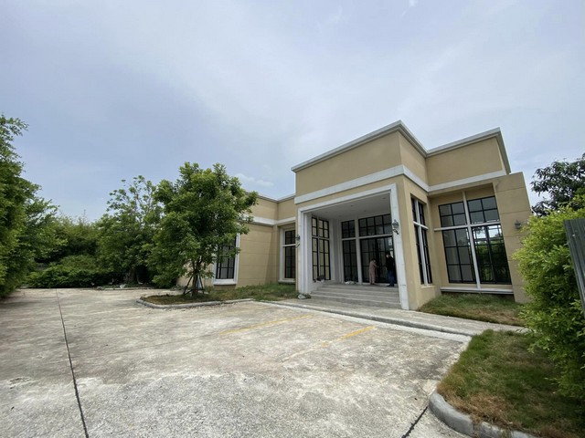 HRE390 ให้เช่าบ้านเดี่ยวชั้นเดียว ที่ดิน 351 ตร.วา ย่านแบริ่ง  สุขุมวิท107  ใกล้BTS สถานีแบริ่งติดต่อ : คุณสราวุฒิ  Tel. 0994108945Line : ballwuth ราคาพิเศษ เพียง 90,000บาทจดทะเบียนบริษัท 95,000บาทล่วงหน้า1 เดือน ประกัน 2เดือน สัญญา1ปีขนาดที่ดิน 351 ตารางวาอาคารชั้นเดียว พื้นที่ใช้สอย 250 ตรม1 ห้องโถง 2 ห้องนอน 3 ห้องน้ำที่จอดรถ 10 คัน ++สามารถจดทะเบียนบริษัทเพียง 3 นาที ถึงสถานีรถไฟฟ้า สถานีแบริ่งเหมาะอยู่