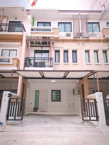 HRE382 ทาวน์โฮม 3 ชั้น  ไทม์โฮม Time home พระราม 9 – หัวหมาก ใกล้ The nineพระราม9ติดต่อ : - คุณสราวุฒิ Tel. 0994108945   Line : ballwuth  3 ห้องนอน 3 ห้องน้ำ จอดรถ 2 คัน ขนาด :19ตรว . 200 ตร.ม. หันหน้าทิศใต้เครื่องใช้ไฟฟ้า :1.เครื่องปรับอากาศทั้งหลัง (ครบทุกห้อง)2.เครื่องทำน้ำอุ่นครบทุกห้อง3.ไมโครเวฟ4.ปั๊มน้ำ พร้อมแท้งค์น้ำเฟอร์นิเจอร์ :1.ชุดโซฟาขนาดใหญ่ 2 ชุด2.ชุดโต๊ะอาหารพร้อมเก้าอี้3.ที่นอนขนาดใหญ่ พร้อมตู้เสื้อผ