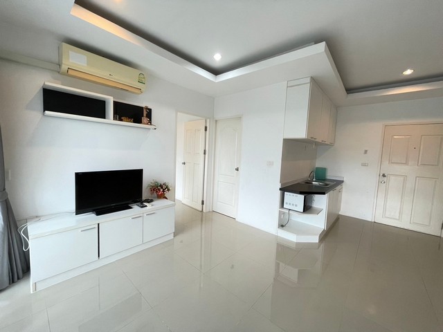 ขายขาดทุน เดอะ ลีฟวิ่ง คอนโด บ่อวิน ห้องใหญ่ 59ตรม. ใกล้นิคม เดินทางสะดวก จุดรถรับ-ส่งบริษัท หาของกินง่าย สวย พร้อมอยู่