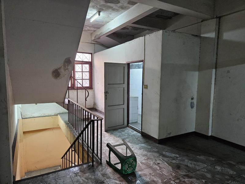 ให้เช่า อาคารพาณิชย์ 4.5 ชั้น ติดถนนพระราม2 (อยู่เยื้องๆ รพ.นครธน) 17 ตรว.บางขุนเทียน กทม.