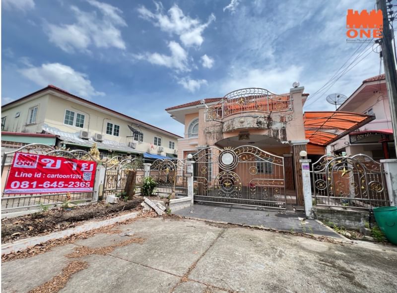  รายละเอียดทรัพย์- ขนาด  62.7 ตารางวา - 3 ห้องนอน - 3 ห้องน้ำ - 1 ห้องครัว - ชั้นบนปูพื้นด้วยปาเก้- ชั้นล่างปูพื้นด้วยกระเบื้อง - 2 ชั้น - จอดรถ ได้ 3 คัน - หน้าบ้านหันทางทิศ เหนือ - พื้นที่ใช้สอย 150 ตารางเมตรพิกัดตัวบ้าน https://maps.app.goo.gl/H8mDo99VqhGJsv9t5?g_st=ilราคา 4,900,000  บาท สิ่งอำนวยความสะดวก ภายในอาคารที่พัก ส่วนกลาง-เจ้าหน้าที่รักษาความปลอดภัย (รปภ)-สวนส่วนกลางสิ่งอำนวยความสะดวก ในการออกกำลังกา