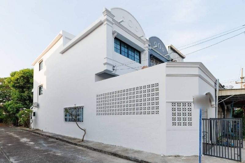 โซนแม่เหียะ ขายเพียง 2.69 ล้าน 20 ตรว. ทาวเฮ้าส์ 3 ชั้น อำเภอเมือง เฟอร์นิเจอร์ครบ แปลงมุม ติดถนน ใกล้เซ็นทรัลแอร์พอร์ต สนามบินเชียงใหม่