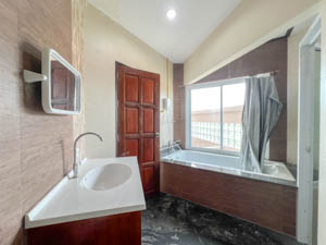 โกดังติดถนน ใกล้ชายหาด เดินทางสะดวก ใกล้ถนนคนเดินบ่อผุด ใกล้เซนทรัล ใกล้สนามบิน ตำบลบ่อผุด อำเภอเกาะสมุย