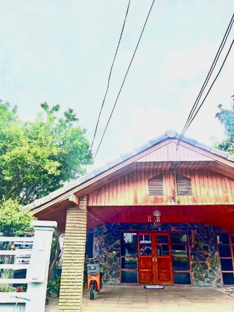 บิ๊กซี 1.6 กม. บ้านเดี่ยว  รามอินทรา 10-16 3 นอน 2 น้ำ  54 ตร.วา.220 ตร.ม.มีเฟอร์ครบ ตลาดนัดเลียบด่วน  1.2 กม.. MRT มัยลาภ 0.8 กม.  