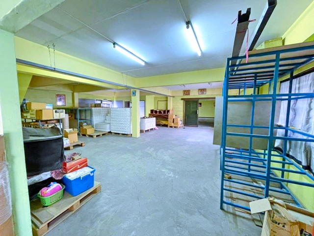 อาคารพาณิชย์ 7คูหา  มีลิฟท์ 4 ชั้นถูกที่สุดในโลก BTS อ่อนนุช 900ม.โลตัส สุขุมวิท50 600ม.ย่านพระโขนง 8นอน 5น้ำ 2,000 ตร.ม.  280 ตร.วา.