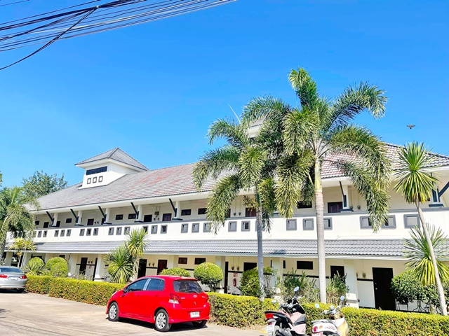 พิ้นที่ 2 ไร่  2 ชั้น ให้เช่า 40นอน มีสระว่ายน้ำ วิลล่า รีสอร์ท  ฟลาวเวอร์แลนด์ พัทยา 200 ม.40น้ำ พรประภานิมิต วัดเขาโพธิ์ทอง