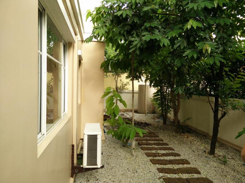 ให้เช่าบ้าน 2 ชั้นเนื้อที่ 100 ตารางวา 3 ห้องนอน 2 ห้องน้ำ แอร์ 3 เครื่อง มีสวน ที่จอดรถ ถนน สุวินทวงค์ เขตมีนบุรี