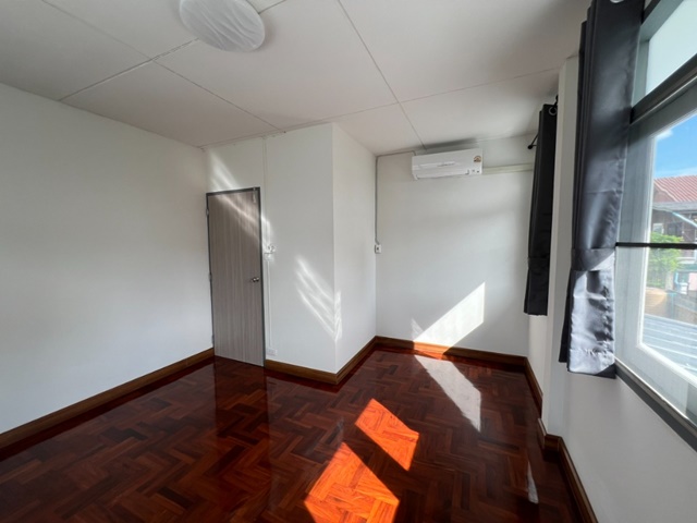 บ้านเดี่ยว 2 ชั้น สุขุมวิท 105 BTS บางนา 1.85 กม. รร.นานาชาติบางกอกพัฒนา 800 ม.  หลังใหญ่ 101ตร.วา.270ตร.ม.4 นอน