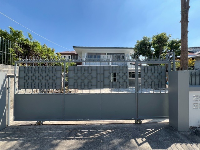 สุขุมวิท 105 รร.นานาชาติบางกอกพัฒนา 800 ม. BTS บางนา 1.85 กม. บ้านเดี่ยว 2 ชั้น หลังใหญ่ 102ตร.วา. 272ตร.ม.4 นอน 3น้ำ Renovete ใหม่ ทั้งหลัง ให้เช่า 49,998 b-m ย่านบางนา ลาซาล  ดีไซน์โดดเด่น บรรยากาศร่มรื่น สภาพแวดล้อมน่าอยู่ แหล่งช้อปปิ้ง เซ็นทรัล บางนา 1.1 กม.การคมนาคม การเดินทางรอบเมืองสะดวก เหมาะสำหรับเป็นบ้านพักอาศัย โฮมออฟฟิศSukhumvit 105 Bangkok Patana Inter Sch 800m. BTS Bangna 1.85km. 2-storey large house 102sq.w. 272sq.m. 4 bed 3 bath newly renovated whole house for rent 49,998 b-m Bangna-La