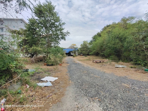 ขายที่ดิน(พื้นที่สีม่วงเข้ม)9-2-81ไร่ หน้ากว้างติดถนน18เมตร ด้านหลังที่ดินติดนิคมอมตะนคร ถนนบ้านเก่า-พานทอง ชลบุรี ราคาขาย 135 ล้านบาท