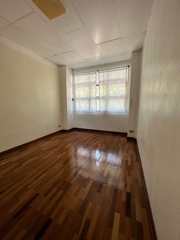 ขายทาวน์เฮ้าส์ ซอยลาดพร้าววังหิน76 อยู่ตรงกลางซอย 76