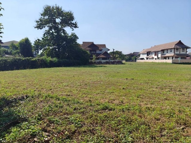 ที่ดินสี่เหลี่ยมผืนผ้า ติดลำเหมือง ในหมู่บ้านเวิร์ดคลับแลนด์ หางดง