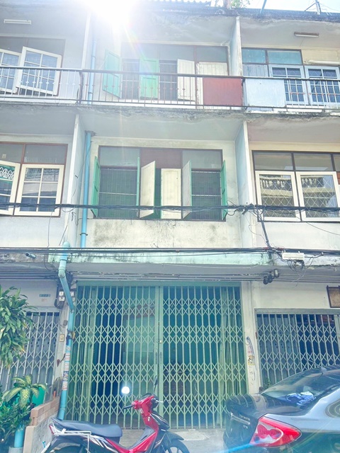 ใกล้แหล่งช้อปปิ้งตลาด นางลิ้นจี่ รร.นานาชาติสาทรใหม่ 800 ม. ทำความสะอาดให้ ใหญ่มาก BTSเซนต์หลุยส์ 1.6 กม. สาทร11 อาคารพาณิชย์ 4ชั้น 4นอน 4น้ำ 25 ตร.วา.305ตร.ม.ท็อปส์ เซนต์หลุยส์ 1.2 กม.หาของกินสะดวก แหล่งชุมชน ให้เช่า 13,998 b-m อัสสัมชัญพาณิชยการ 1.2 กม.เดินทางสะดวกสบายSathorn New Inter Sch. 800sq.m Biggest BTS SaintLouis 1.6km. Sathon11 Commercial building 4-storey 4bed gonna Cleanup 4bath 25sq.wa. 305 sqm near shopping areas Nang Linchi Market Tops Saint Louis 1.2 km. convenient for finding food community area for rent 13,998 b-m Assumption Commercial College 1.2 km  convenient transpor