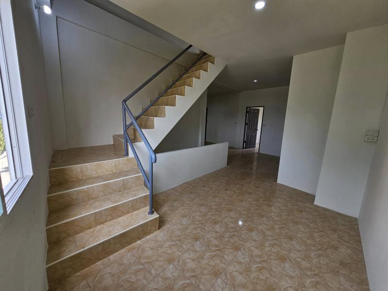 ขายทาวน์เฮ้าส์ 3 ชั้น (รีโนเวทใหม่) ตรงข้ามตลาดปลาบางแสน ทำเลดี มีศักยภาพ