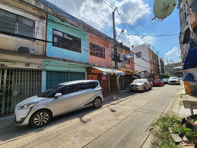 ขาย ที่ดิน 95 ตร.วา พร้อมสิ่งปลูกสร้าง ตึกแถว 2 ชั้น 4 คูหา ซอย จรัญสนิทวงศ์ 56  ทำเลดีมาก เข้าซอยเพียง 75 เมตร