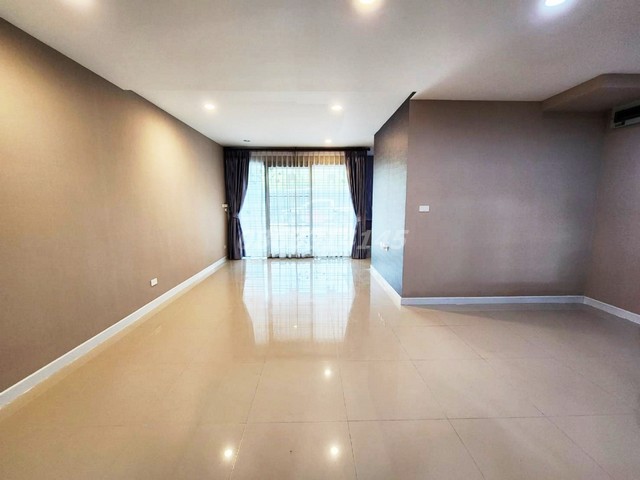 ขายถูก ทาวน์โฮม 3 ชั้น ลาซูลี่ Mrt ไทรม้า – รัตนาธิเบศร์ ทำเลดี ใกล้สถานี Mrt ไทรม้า เพียง 300 เมตร