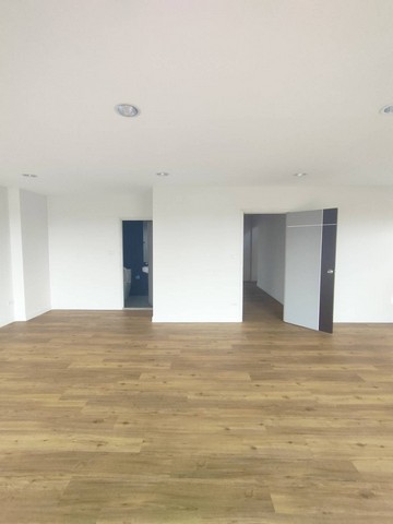 ให้เช่าโฮมออฟฟิศ4ชั้น600ตร.ม.พร้อมโกดังย่านไชน่าทาวน์สามพรานนครปฐม