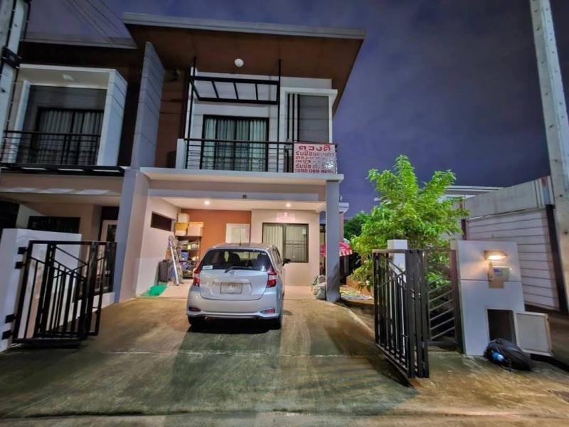 Agent Postบ้านให้เช่า เลี้ยงสัตว์ได้ บ้านเช่าอยู่ในมบ. The plant natura trend วงแหวน-ลำลูกกาคลอง 5 เลี้ยงสัตว์ได้ บ้านแฝดหลังมุม ติดบ้านคนอื่นฝั่งเดียวราคา 12,000 บาท ขนาด 25 ตรว. พื้นที่ใช้สอย 125 ตร.ม. หน้ากว้าง 7.5 เมตร 3 ห้องนอน 2 ห้องน้ำ 2 ที่จอดรถ และ 1 ห้องอเนกประสงค์ใกล้ถนนเส้นหลัก ทางด่วนและรถไฟฟ้า ทั้งถนนวงแหวนรอบนอก, ทางด่วนรามอินทรา จตุโชติ และ รถไฟฟ้าสายสีเขียวเข้ม รายละเอียดเฟอ