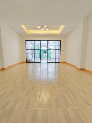 ทาวน์โฮม 3 ชั้น 17 ตรว. ทำเลทอง  ซอย ม.เศรษฐกิจ บางแค