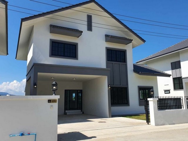 บ้าน 2 ชั้น สไตล์อิงริชโมเดิร์นลัดชูรี่ โซนสันผีเสื้อ            