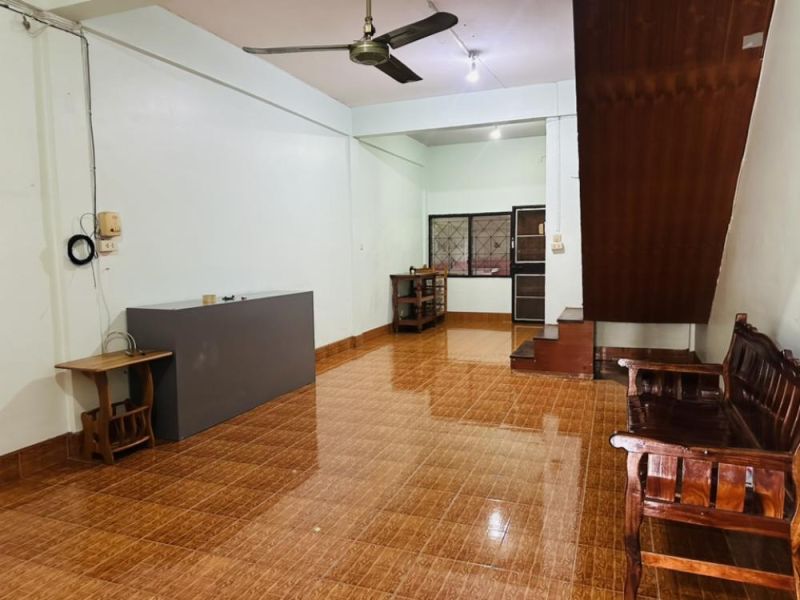 ให้เช่าทาวน์เฮ้าส์ 2 ชั้น 7,999 B-M MRTหลักสอง 1.8 กม. เดอะมอลล์ บางแค พุทธมณฑล สาย 2 ฝั่งเพชรเกษม บ้านนี้เหมาะสำหรับผู้ที่ต้องการความสะดวกสบายในการเดินทาง และการใช้ชีวิตในย่านที่มีสิ่งอำนวยความสะดวกครบครันMRT LakSong 1.8 km. The Mall BangKhae 2-storey townhouse for rent in 7,999 B-M Phutthamonthon Sai2 area Phetkasem side This house is suitable for those who want convenient transportation and living in an area with complete facilities. ถ.พุทธมณฑลสาย 2 เพชรเกษม แขวงบางแคเหนือ เขตบางแค กรุงเทพมหานคร 10160 135 ตร.ม.17 ตร.วา.