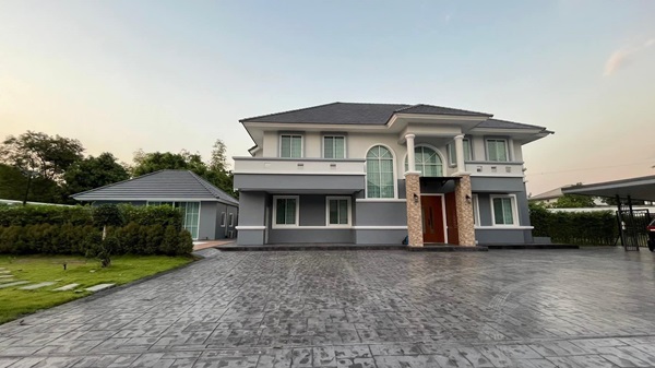 ให้เช่าบ้านหรูสระว่ายน้ำในตัว 2ชั้น เนื้อที่ 1 ไร่ พื้นที่ใช้สอย 320 ตร.ม 4ห้องนอน  4ห้องน้ำ เฟอร์ ถนนวัชรพล- เพิ่มสิน ราคาขาย 45 ล้านบาท