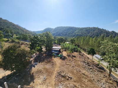 โอกาสทอง! ขายที่ดิน วิวภูเขาสุดพิเศษ 300 ตร.วา (เขาใหญ่)เริ่มต้นเช้าวันใหม่ด้วยอากาศบริสุทธิ์และวิวภูเขา! ขายที่ดินเปล่าในทำเลที่ดีที่สุด กุดคล้า-ผ่านศึก พญาเย็น ปากช่อง นครราชสีมา เพียง 3 กิโลเมตรจากถนนมิตรภาพ ทำเลที่เหมาะสำหรับการสร้างบ้านพักในฝัน หรือพื้นที่พักผ่อนในวัยเกษียณ พร้อมเพื่อนบ้านที่มาสร้างบ้านหรูรายล้อม .. ราคานี้ ดีจริงๆ.รายละเอียดที่ดิ