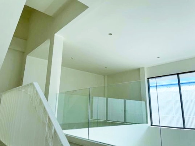 ย่านสนามบินดอนเมือง 3.5 ชั้น ม.รังสิต 3.9 กม. 5แอร์ สไตล์โมเดิร์น  272ตร.ม. 42ตร.วา.