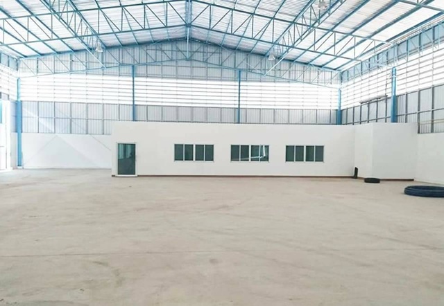 ตลาดชุมพล บางปลา 1.1 กม. ให้เช่าโกดัง โรงงาน  เซ็นทรัล มหาชัย 1นอน1น้ำ 1แอร์ 10จอดรถ 400-8,000 ตารางเมตร