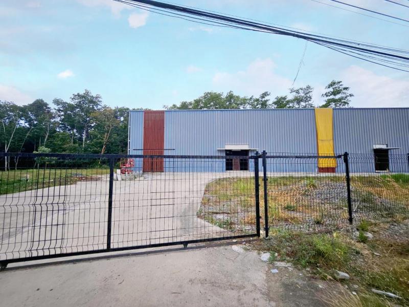 #ขายและให้เช่าโรงงานบ้านค่ายระยอง#ขาย/#ให้เช่าโรงงานบ้านค่ายระยอง????ผังม่วงลาย????ต.หนองบัว​ อ.บ้านค่าย  จ.ระยอง????ใกล้นิคมโรจนะบ้านค่ายระยอง????บนเนื้อที่​   4​ -​2- 4​ ไร่????พื้นที่ใช้สอย​ รวม​ 1,000​  ตรม  (แบ่งเป็นส่วนติดแอร์​และสำนักงาน​ จำนวน​ 200​  ตรม.)????ความสูตัวอาคาร​ 8- 9​  เมตร????ไฟฟ้า​ 250​ kva????พื้นรับน้ำหนัก​ 3​ ตัน/ตรม✴️​พื้นที่โดยรอบยังเหลือจำนวนมาก✴️ราคาขาย​  21​ ล้านบา