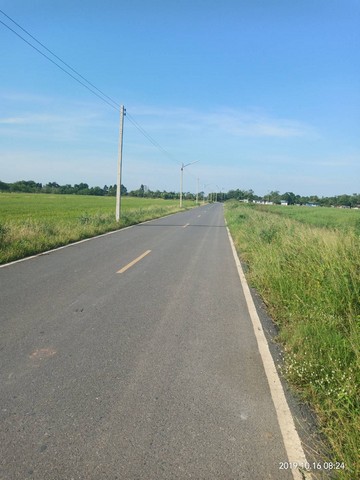                 ขายที่ดิน 23 ไร่ มีหน้ากว้างติดถนนสาธารณะ 260 เมตร มีด้านหลังติดคลองสาธารณะ 206 เมตร ที่ดินมีรูปร่างสี่เหลี่ยมผืนผ้า                ถนนหน้าแปลงที่ดินลาดยางอย่างดี ขนาดกว้าง 8 เมตร น้ำประปา ไฟฟ้า ผ่านหน้าที่ดินพร้อมใช้                ที่ดินจัดอยู่ในผังเมืองสีม่วงลายจุด ในเนื้อที่ สามส่วนสี่ ของแปลง ใช้เป็นที่สร้างโรงงานอุตสาหกรรม ส่วนที่เหลืออีก หนึ่งส่วนสี่ จัดอยู่ในผ
