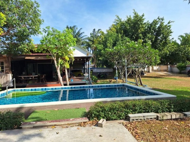 ขายที่ดินสวย พร้อมบ้านมีสระว่ายน้ำ ขอบอ่างเก็บน้ำชากนอก พัทยา TP-H0815