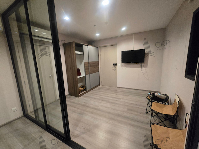 ขาย คอนโด เดอะ โพลิแทน รีฟ ห้องมุม ชั้น 22 คอนโดใหม่ติดริมแม่น้ำเจ้าพระยา ใกล้รถไฟฟ้าสายสีม่วง ต.บางกระสอ อ.เมือง นนทบุรี สนใจสอบถามได้ค่ะรายละเอียด ( Description )- ขนาด 30.35 ตร.ม.- อยู่ชั้นที่ 22 อาคาร 1- ห้องสตูดิโอ- เครื่องปรับอากาศ 2 เครื่อง- มีเครื่องทำน้ำอุ่น,ตู้เย็น,ตู้เสื้อผ้าการเดินทาง- ถนนสนามบินน้ำ  400 เมตร- ถนนรัตนาธิเบศร์  650 เมตร- MRT สะพานพระนั่งเกล้า  800 เมตร- ถนนเลี่ยงเม