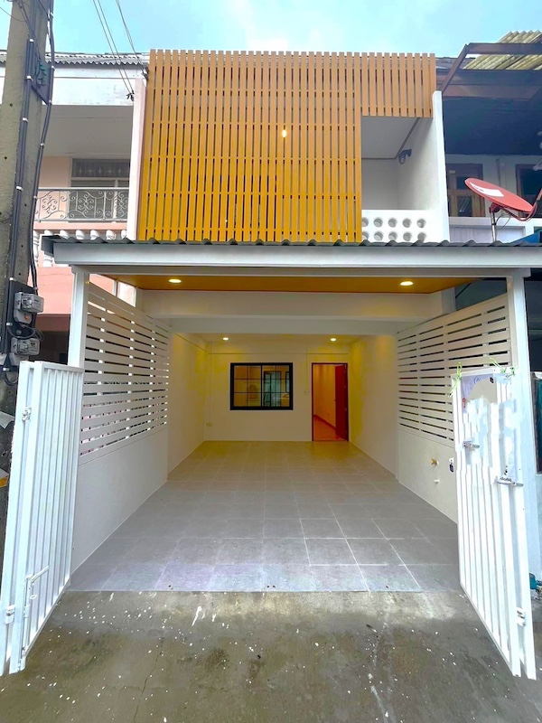 BS925 ขายด่วน ทาวน์โฮม 2 ชั้น หมู่บ้านปัฐวิกรณ์ 2 (รามอินทรา 42/1) ใกล้โรงเรียนเตรียมวิทย์พัฒนา, โรงเรียนสายอักษร  ฟรีโอน