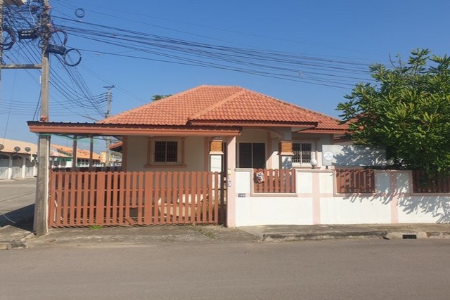   Code ID : PGPCK-LB-A-670003  ราคา 2,200,000  บาท ▸ เนื้อที่ 63 ตร.ว   พื้นที่ใช้สอย 121.5 ตร.ม.   ▸ 2 ห้องนอน 2 ห้องน้ำ    ▸ 1 ที่จอดรถ   บ้านหันไปทางทิศตะวันตก  พิกัดทรัพย์ : https://maps.app.goo.gl/5QUXuEfpxVFmSj9h9  สถานที่ใกล้เคียง ▸ใกล้  โรงพยาบาลวชิรบารมี ▸ใกล้  ตลาดสดพอเพียง ▸ใกล้  ที่ว่าการอำเภอวชิรบารมี ▸ใกล้  PTT Station ปตท.วชิรบารมี  สอบถามเพิ่มเติม / นัดชม โทร. 097-419-5982(พลอย) โทร. 096-932-4624(ออมสิน) Line : @panaya (มี@ด้านหน้า)  ปรึกษาสินเชื่อฟรี One Stop Servi