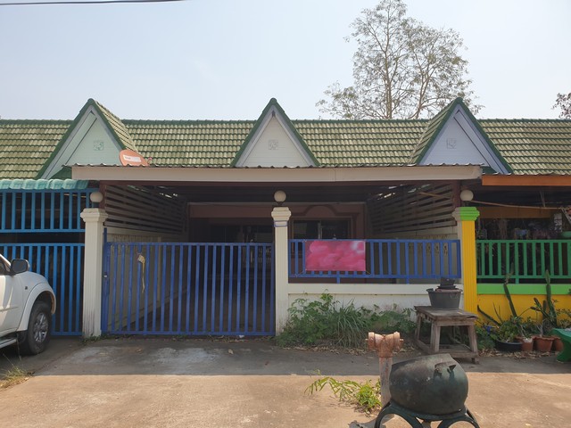   Code ID : PGPCK-LB-A-660005  ราคา 950,000  บาท ▸ เนื้อที่  36 ตร.ว  พื้นที่ใช้สอย 123 ตร.ม.   ▸ 2 ห้องนอน 1 ห้องน้ำ    ▸ 1 ที่จอดรถ   บ้านหันไปทางทิศตะวันตกเฉียงใต้  พิกัดทรัพย์ : https://maps.app.goo.gl/wUz8JdLto7ip1Q9Y7  สถานที่ใกล้เคียงตะวันตกเฉียงเหนือ ▸ใกล้  โรงพยาบาลทับคล้อ ▸ใกล้  วัดพระพุทธบาทเขาทราย ▸ใกล้  ตลาดนัดแววหงษ์ ▸ใกล้  ตลาดเช้าเขาทราย  สอบถามเพิ่มเติม / นัดชม โทร. 097-419-5982(พลอย) โทร. 096-932-4624(ออมสิน) Line : @panaya (มี@ด้านหน้า)  ปรึ�