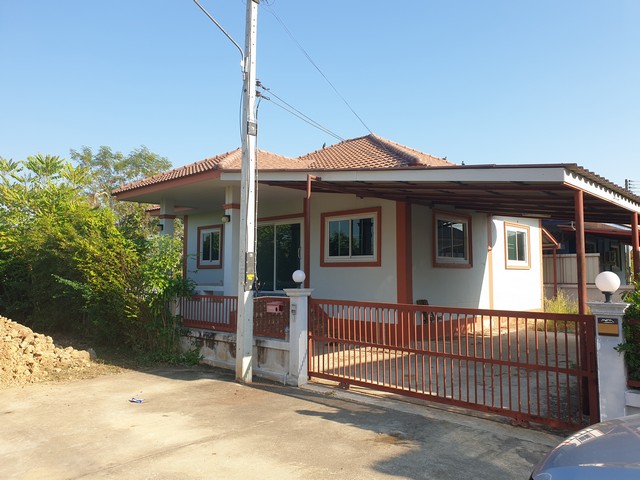   Code ID : PGPCK-LB-A-660001  ราคา 1,600,000  บาท ▸ เนื้อที่  71 ตร.ว  พื้นที่ใช้สอย 130.65 ตร.ม.   ▸ 2 ห้องนอน 2 ห้องน้ำ    ▸ 2 ที่จอดรถ   บ้านหันไปทางทิศตะวันตกเฉียงเหนือ  พิกัดทรัพย์ : https://maps.app.goo.gl/CA2SXaBKnsLqc61K6  สถานที่ใกล้เคียง ▸ใกล้  โรงพยาบาลพิจิตร ▸ใกล้  สถานีรถไฟกรุงเทพ ▸ใกล้  โรงเรียนพิจิตรพิทยาคม ▸ใกล้  โลตัส พิจิตร (ท่าหลวง)  สอบถามเพิ่มเติม / นัดชม โทร. 097-419-5982(พลอย) โทร. 096-932-4624(ออมสิน) Line : @panaya (มี@ด้านหน้า)  ปรึกษาสินเ�