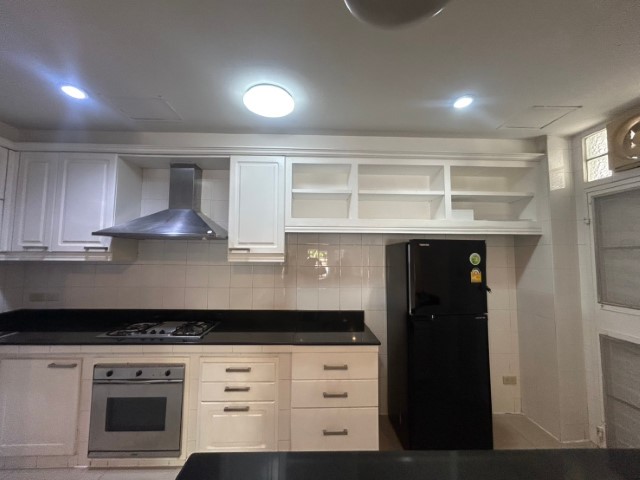 ให้เช่าทาวน์โฮม3ชั้นห้องมุมปรับปรุงใหม่200ตร.ม3นอน3น้ำ แอร์ 4 เครื่อง เฟอร์นิเจอร์ ครบเช่า 30,000 บาท/เดือน ถนนพระรามที่9