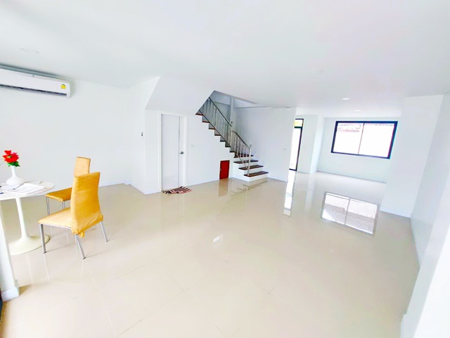 อ่อนนุช60-72 5นอน 5น้ำ แอร์5ตัว ใหม่! พัฒนาการ78-94  ขาย-ให้เช่า อ.พาณิชย์ หน้ากว้าง6 ม.  30ตรว 260 ตรม ประเวศ 2-4 คัน สุขุมวิท77