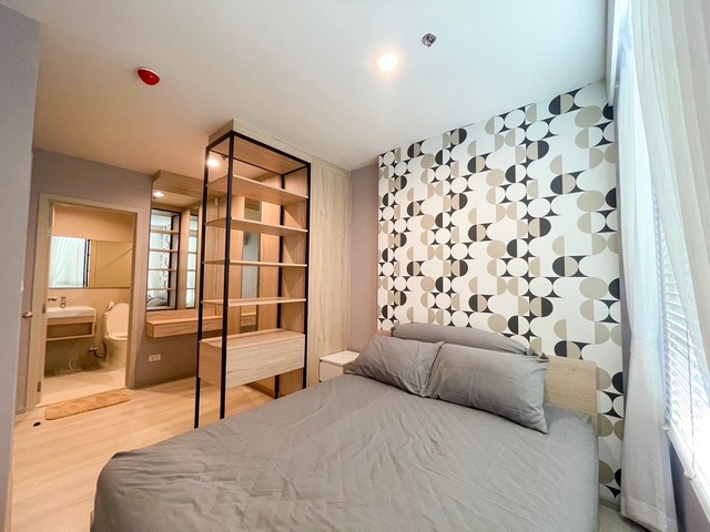 Sub1263ให้เช่า คอนโด The Nue Noble ศรีนครินทร์  ห้อง 30 ตรม ชั้น 27 เฟอร์ครบ พร้อมอยู่ เช่า 11,000 บาท/เดือนสัญญา 1 ปี มัดจำ 2 เดือน ค่าเช่าล่วงหน้า 1 เดือนสนใจติดต่อคุณอุ๊ 061-9519555 เจ้าของห้องLine : auaoo8811คอนโดใหม่เพิ่งตกแต่งเสร็จ The Nue Noble condo ศรีนครินทร์ อยู่ถนนศรีนครินทร์ 100 เมตร ติดสถานีรถไฟฟ้า ศรีลาซานห้อง 30 ตรม ชั้น 27 แบบ 1 ห้องนอน 1 ห้องนั่งเล่น 1 ห้องน้ำเครื่องใช้ไฟฟ้า - แอร์ ทั้ง 2 ห้อง- ทีวี- ตู้เย็