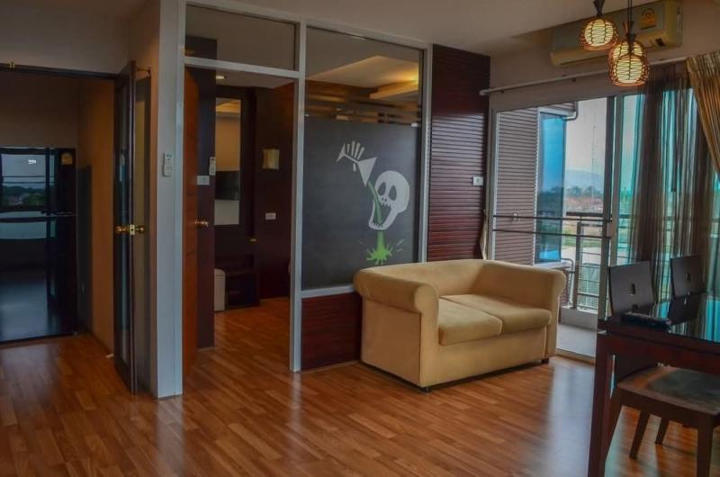 The #Benefits Condo #รวมโชค ขาย 2.4 ล้าน 40 ตรม. ห้องมุม #วิวสระว่ายน้ำ #วิวดอย #เฟอร์นิเจอร์ครบ บิ้วอินทั้งห้อง ซื้ออยู่เองหรือปล่อยเช่าได้