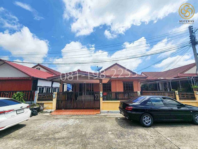 #ขายบ้านเดี่ยว เนื้อที่ 68 ตารางวา#พิกัด หมู่บ้านสุขอนันต์การ์เด้นโฮมเสาไห้ ใกล้แหล่งชุมชน เงียบสงบ3 ห้องนอน2 ห้องน้ำ1 ห้องครัว1 ห้องรับแขก#สิ่งที่ต่อเติมไว้เเล้ว-ด้านหน้าต่อเติมหลังคาโรงจอดรถ จอดรถได้ถึง 2 คัน-บริเวณเทอเรซหน้าบ้านต่อเติมเป็นห้องกระจก-ด้านหลังต่อเติมเป็นห้องครัว-ด้านข้างต่อเติมเป็นห้องเก็บของ-เทปูนรอบตัวบ้าน#ของแถมฟรี ??-ถังเก็บน้ำ1200 ลิต�