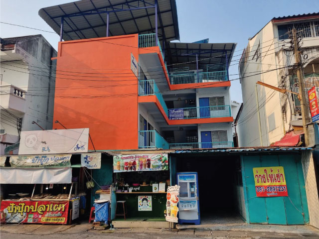 ขายด่วนหอพักเอื้องฟ้า 3 ชั้น  19 ห้อง เนื้อที่ 49.2 ตารางวา  พื้นที่เช่า 3 ล๊อคขายของด้านหน้าหอตำบลช้างเผือก อำเภอเมืองเชียงใหม่ จังหวัดเชียงใหม่หอพักใจกลางเมือง ติดมหาลัยย ตลาดและห้างเมญ่า ติดถนนหลักสันติธรรม เดินทางสะดวกเข้าออกได้หลายทางข้อมูลทรัพย์ http://tnyurl.au/TK8208รหัสทรัพย์: KRTK82008ที่ตั้ง: หอพักเอื้องฟ้า ถนนโสตศึกษา ตำบลช้างเผือก อำเภอเมืองเชียงใหม่ จังหวัดเชียง