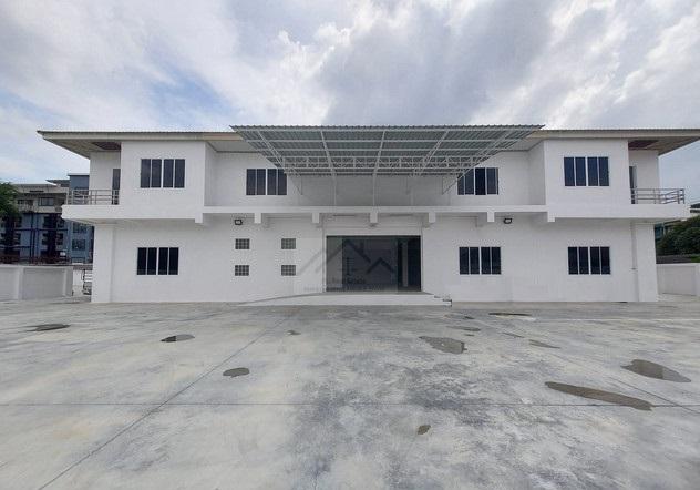 ให้เช่าอาคารสำนักงาน 2 ชั้น เนื้อที่ 2 ไร่ 1400 ตรม. ย่านแบริ่ง ลาซาล สุขุมวิท 107 พร้อมลิฟท์ จอดรถกว่า 50 - 60 คัน เหมาะทำสำนักงาน ,โกดัง , โชว์รูม หลากหลายธุรกิจ กำลังรีโนเวทราคาเช่า 400,000 บาท / เดือน ( สัญญาขั้นต่ำ 3 ปี ประกัน 3 เดือน ล่วงหน้า 1 เดือน )ที่ตั้ง ถนนสุขุมวิท 107 ซอยแบริ่ง 15 ตำบลสำโรงเหนือ อำเภอเมืองสมุทรปราการ สมุทรปราการ 10270ติดต่อ : คุณภัสพงณ์ 0634098164Line : deedaa22เนื้อที่ 2 ไร่ 32 ตา�